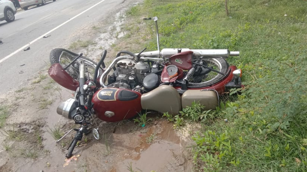 Gundlupet: Accident between bike and lorry, Parvathamma Rajkumars son-in-law seriously injured