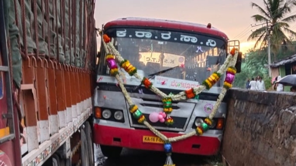Shakti scheme: Accident between lorry and KSRTC bus near Hiriyur