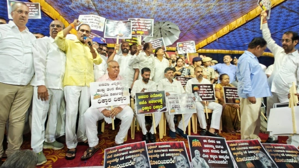 Congress, BJP protest over rice supply in karnataka