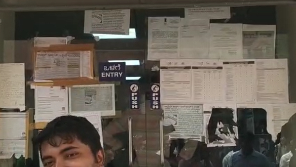 Congress guarantees: People flock front aadhaar centre for documents Update in Hubballi 