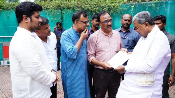 Dare Devil Mustafa team meets CM Siddaramaiah 