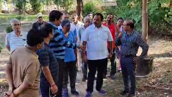 Lack of infrastructures in Kittur Rani Chennamma Park, Dharwad Lack of infrastructures in Kittur Rani Chennamma Park, Dharwad