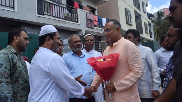 Health Minister Dinesh Gundu rao honored to Muslim family who donated organs