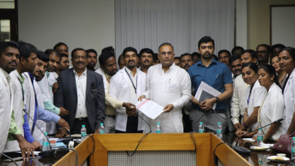 Dinesh Gundu Rao Promised To Held Higher Officials Meeting For Discuss about CHO Problems