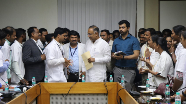 Dinesh Gundu Rao Promised To Held Higher Officials Meeting For Discuss about CHO Problems