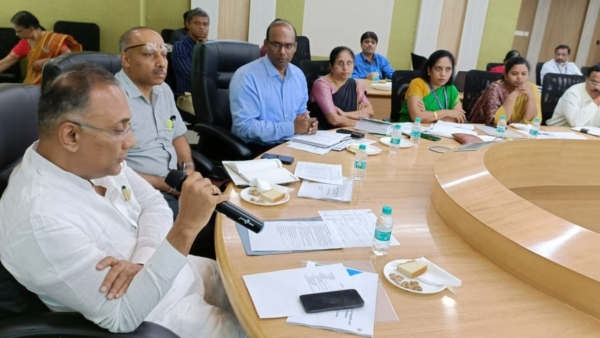 Dont neglect patients in hospitals: Dinesh Gundu Rao Warn to Health Officers 
