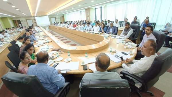 Pay honorarium to Asha workers accounts every 10th: Dinesh Gundu rao