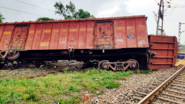 West Bengal Two Goods Trains Collided At Onda Railway Station Bankura
