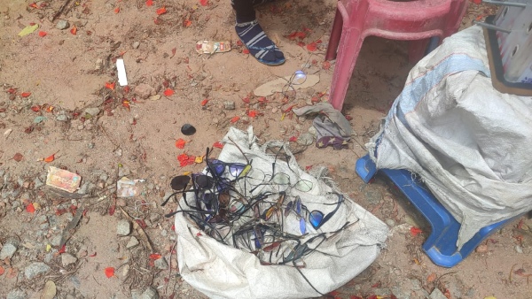 Drunk Youths Misbehaving With Roadside Seller In Chikkamagaluru Drunk Youths Misbehaving With Roadside Seller In Chikkamagaluru