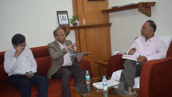 Vijay Bhaskar submitted Administrative Reforms Commission report to Health Minister