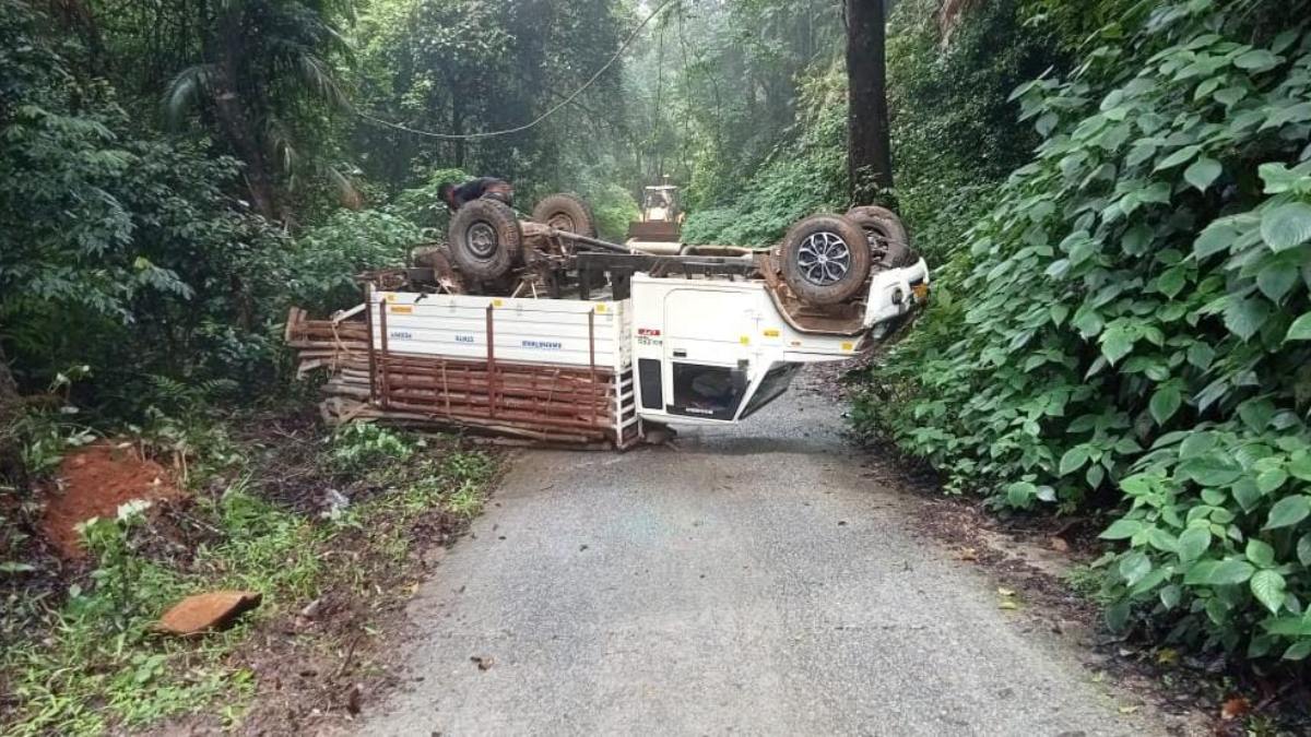 Bike And Tipper Accident At Bengaluru
