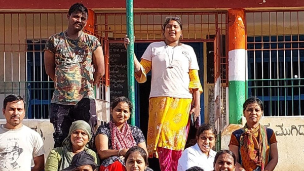 Womens team Painting to government schools in Hubballi Womens team Painting to government schools in Hubballi