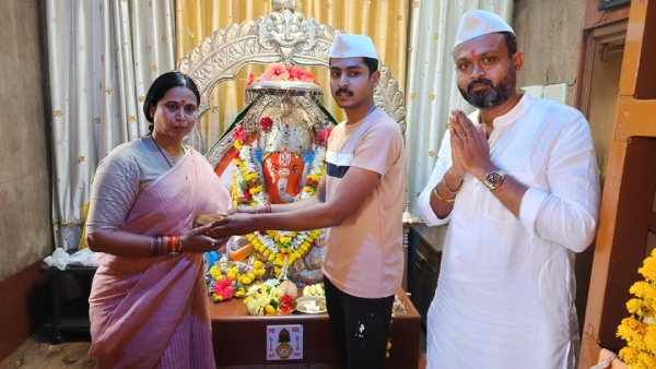 Talk war between media staffs and Minister brother in Lakshmi Hebbalkar office Talk war between media staffs and Minister brother in Lakshmi Hebbalkar office