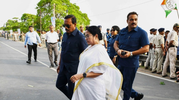 Bengal Panchayat Polls: Trinamool Gives Ticket to Tribal Woman Who perform Penance for Joining BJP 