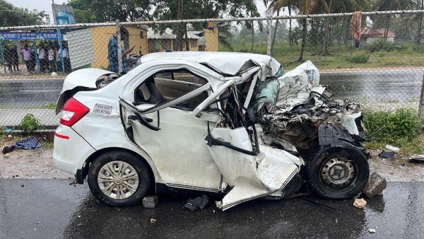 Car Accident At Bengaluru-Mysuru Expressway Near Mandya