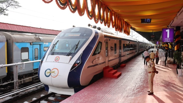 Modi flag off 5 Vande Bharat trains 