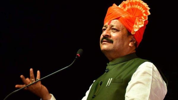 Murugesh Nirani And Basanagouda Patil Yatnal War