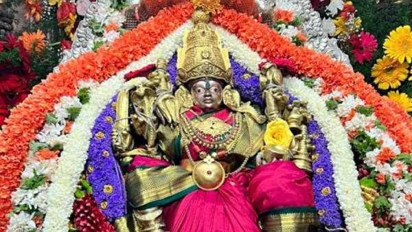 Ashada Shukravara: Devotees flocked to Mysurus Chamundi hill Ashada Shukravara: Devotees flocked to Mysurus Chamundi hill