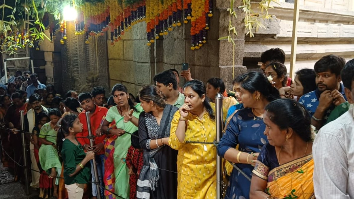 Ashada Shukravara: Thousands of devotees visited to Mysuru Chamundeshwari temple