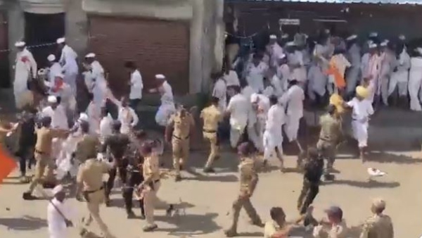 Lathicharge on Krishna devotees