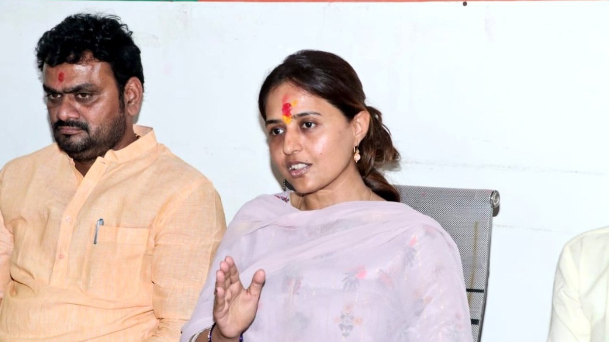 BJP MPs Maneka Gandhi, Pritam Munde support wrestlers