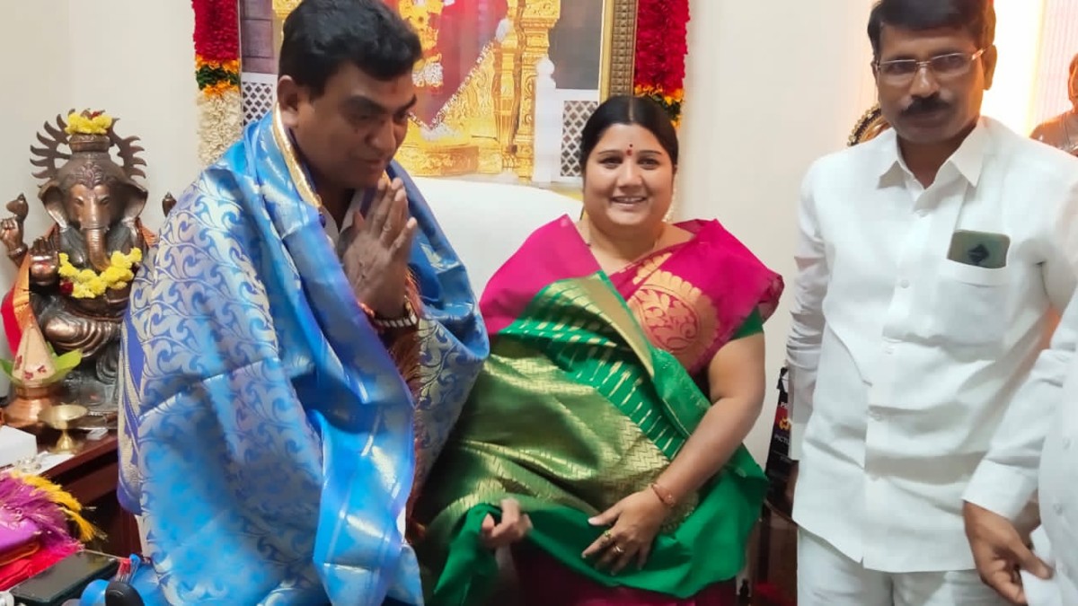 MLA protests against sand smugglers: JDS is a goon government 