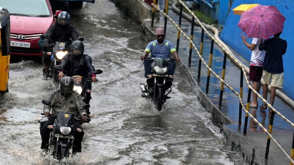 Heavy Rain in Kerala, Tamil Nadu and Heatwaves Alert in Andra Pradesh, What about Karnataka? Heavy Rain in Kerala, Tamil Nadu and Heatwaves Alert in Andra Pradesh, What about Karnataka?