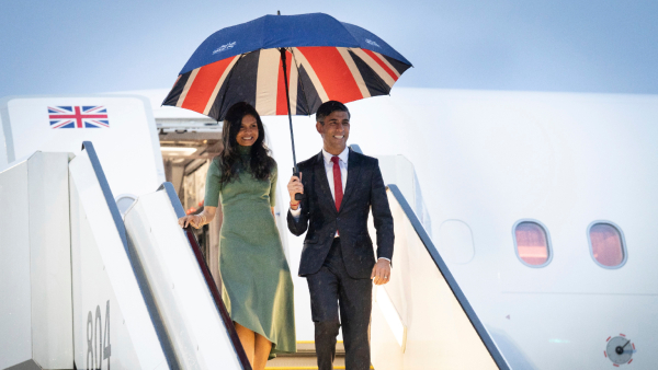 Rishi Sunak in action as immigration officer for a day in UK