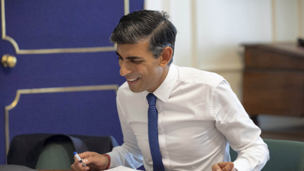 Rishi Sunak in action as immigration officer for a day in UK