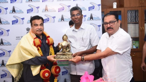 Satish Jarkiholi submitted a proposal to Nitin Gadkari for construction of Shiradi Ghat, Peenya-Hosur tunnel road