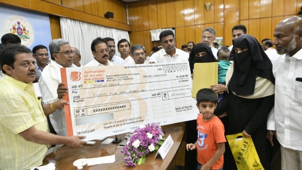 Chief Minister Siddaramaiah has announced jobs for the families of those who died in communal riots Chief Minister Siddaramaiah has announced jobs for the families of those who died in communal riots