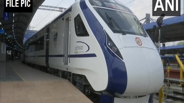 Stone pelting on Vande Bharat Express 