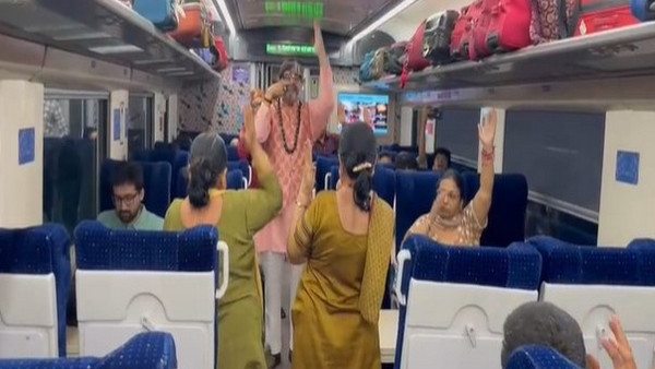 People did yoga even inside the Vande Bharat Express train
