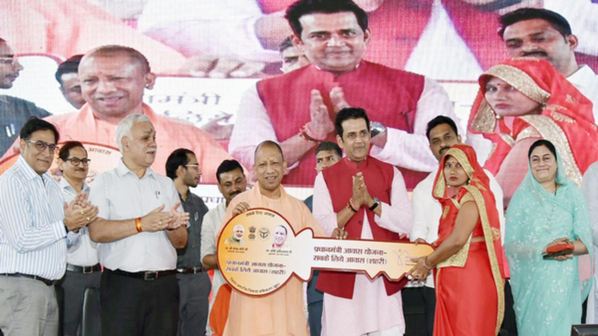 CM Yogi Adityanath inaugurated the Swanidhi Mahotsava under the Swanidhi Yojana CM Yogi Adityanath inaugurated the Swanidhi Mahotsava under the Swanidhi Yojana