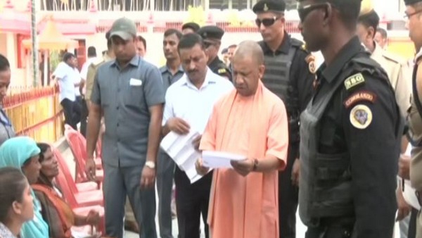 Make Ayushman health cards a priority: Yogi Adityanath Make Ayushman health cards a priority: Yogi Adityanath