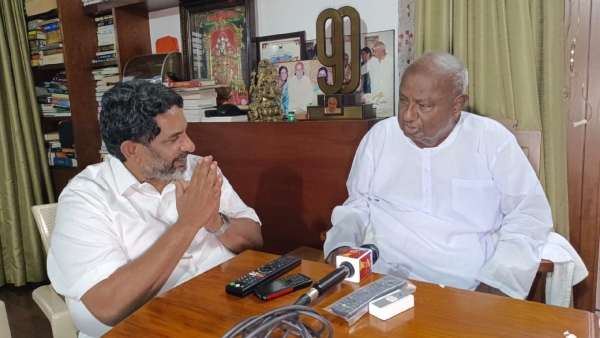 Karnataka AAP Request To Former PM HD Deve Gowda To Fight Against Delhi Ordinance Karnataka AAP Request To Former PM HD Deve Gowda To Fight Against Delhi Ordinance