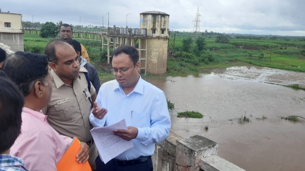 Rain In Belagavi DC Nitesh Patil Inspects River Water Level