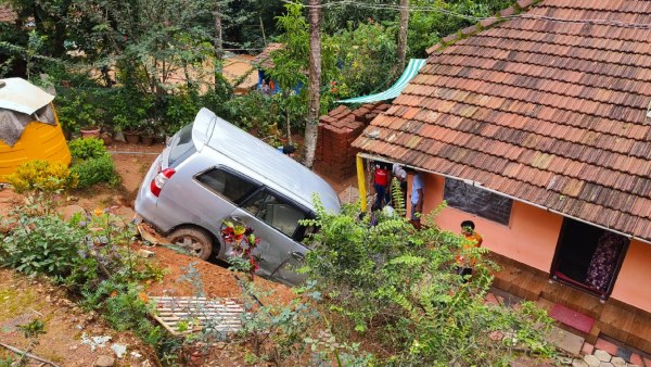 Car Accident At Chikkamagaluru Kalasa Taluk
