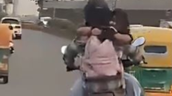 Lovers Romance On Speeding Bike Ride: Delhi Traffic Police Slams Impose Rs 11000 Fine 