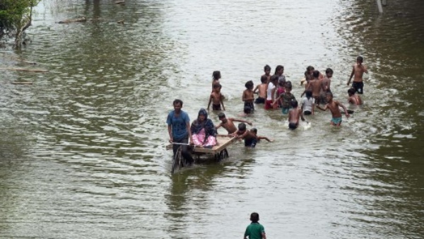Delhi once again in fear of flood after rise in Yamuna river water Delhi once again in fear of flood after rise in Yamuna river water