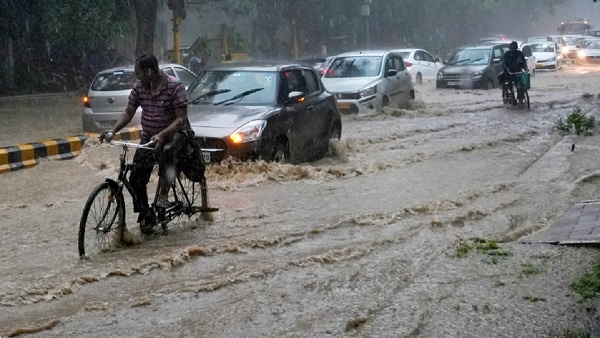 Delhi Rain: 2 dead, 5 injured due to heavy rain in Delhi, flood warning!