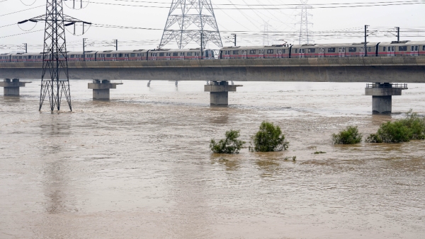 Delhi still suffering after flood 