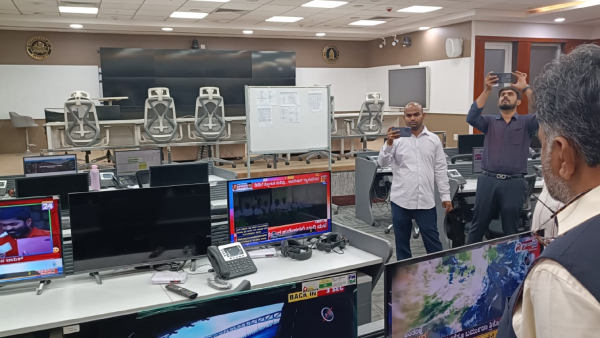 DCM DK Shivakumar sudden visit to BBMP war room, control room 