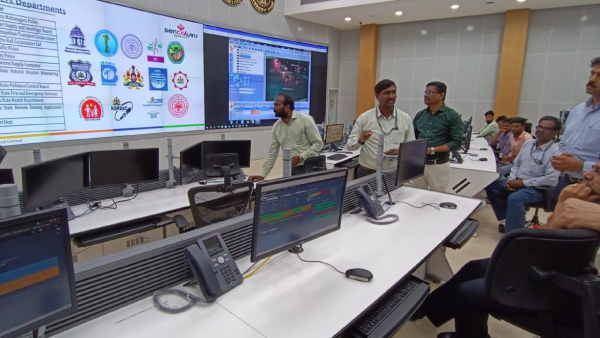 DCM DK Shivakumar sudden visit to BBMP war room, control room 