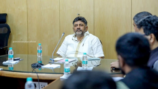 Karnataka dcm dk shivakumar meets bk hariprasad amid controversial statement on CM Siddaramaiah