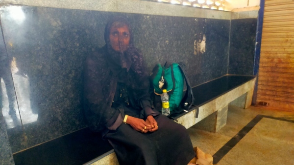 Free Bus Effect: Man Try Travel Free Bus By Wearing Burqa