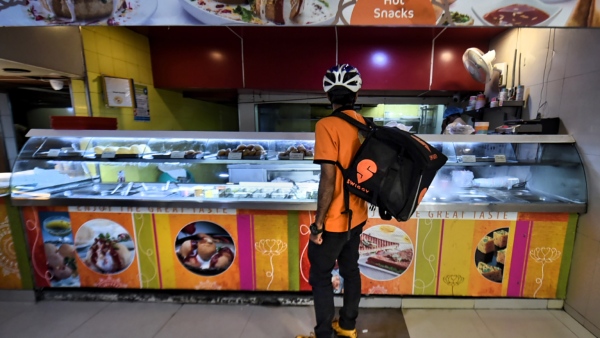 Life insurance of Rs 4 Lakh to e-commerce delivery employees working with Swiggy, Zomato, Amazon