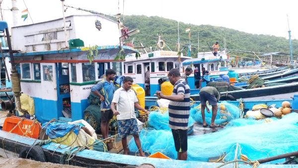 fisherman-getting-ready-for-fishing