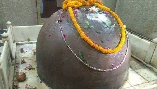  Five famous Shivalinga temples in India 