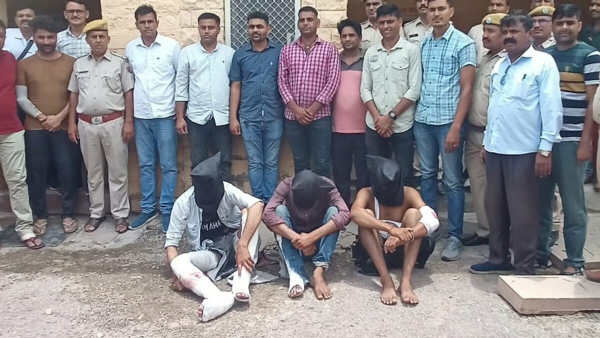 Rajasthan: Dalit minor girl gang-raped by beating her boyfriend- Four arrested!
